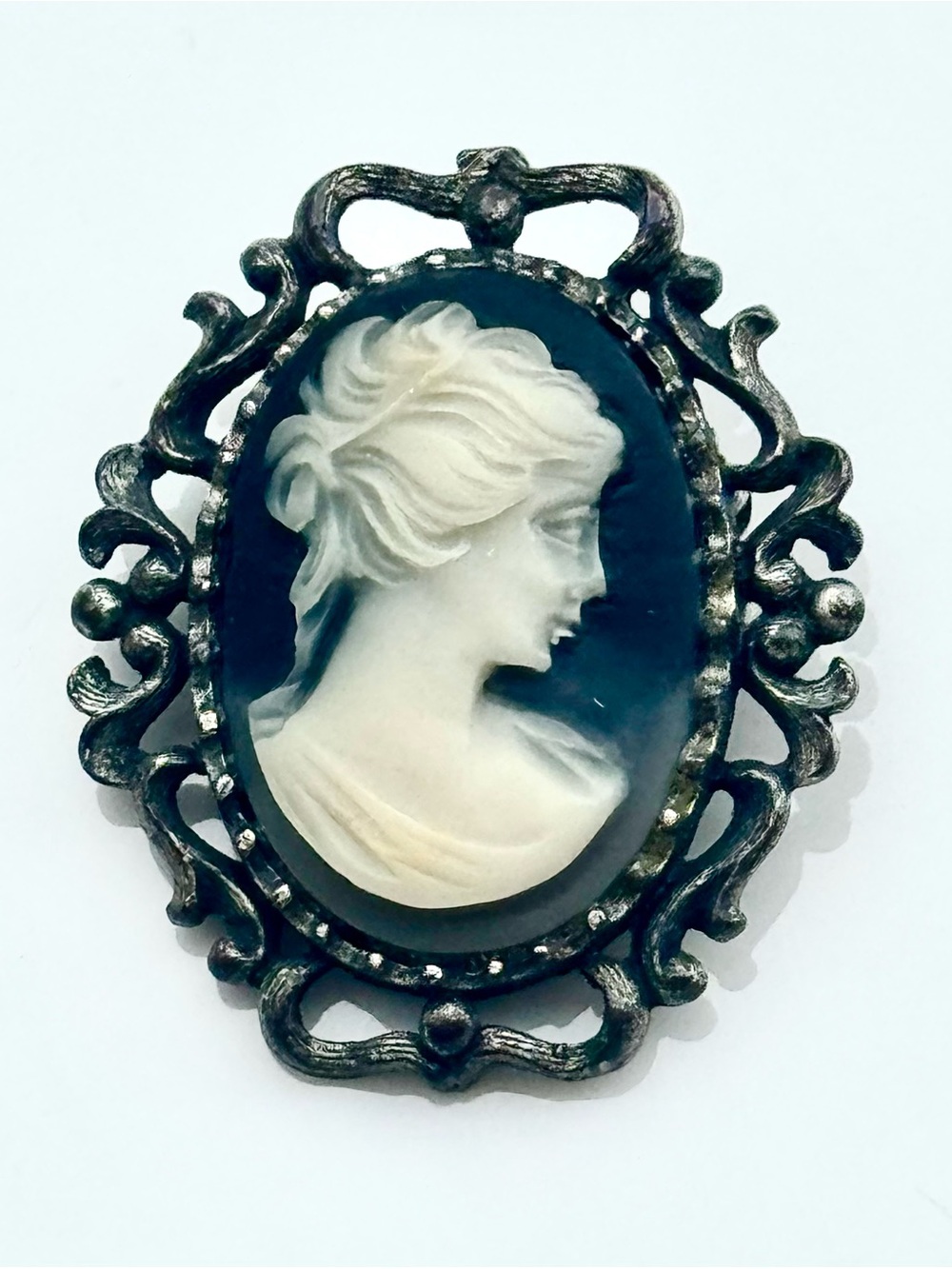 Antique Victorian Cameo Brooch Maiden Elegant